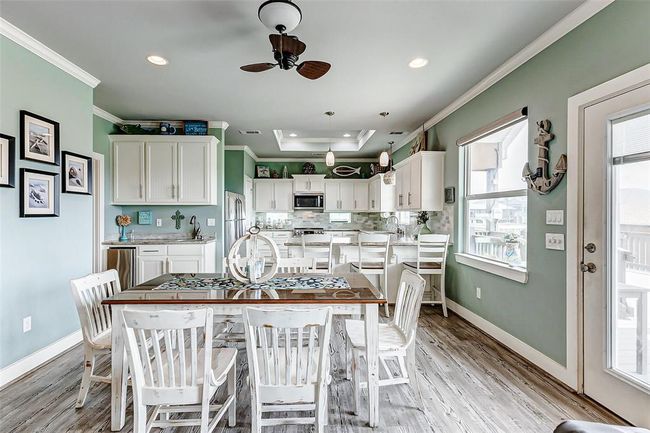950 Seadrift Dr, House other with 5 bedrooms, 4 bathrooms and null parking in Crystal Beach TX | Image 6