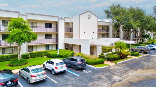 303-10568 E Clairmont Cir, Tamarac, FL, 33321 | Card Image