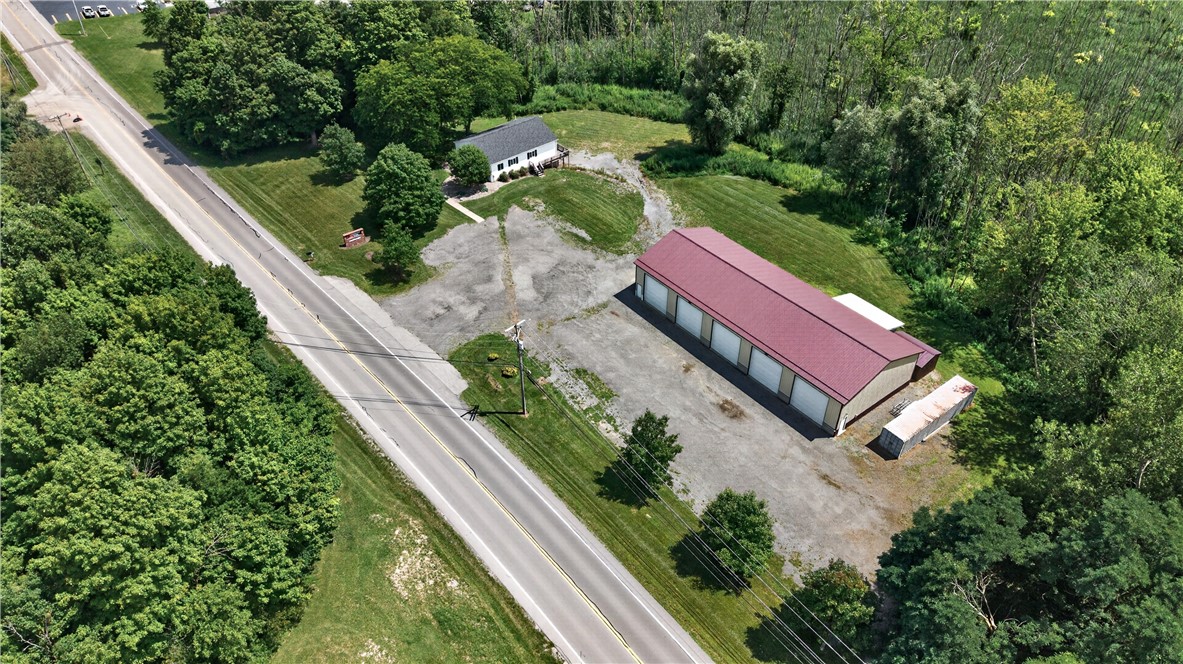 6107 Loomis Rd, Farmington, NY 14425