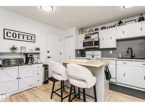 106 Forest Grove, St Albert, AB, T8N3K6 | Card Image