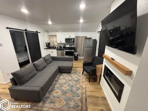 207 S 10th St, Clear Lake, IA, 50428-3847 | Card Image