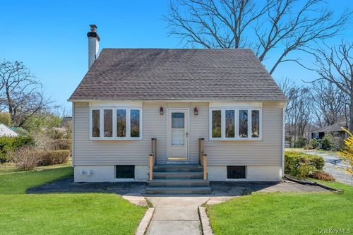 87 Tyler Ave, Sound Beach, NY, 11789-2639 | Card Image