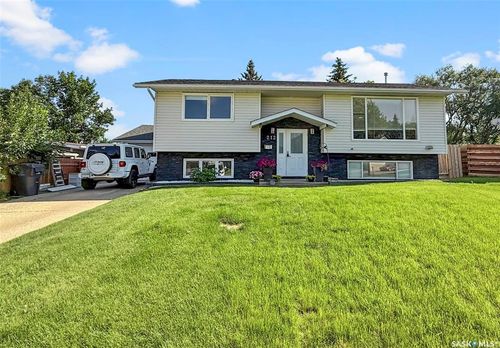 212 Clinton Pl, Swift Current, SK, S9H4K2 | Card Image