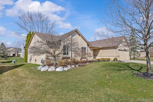 24707 Picara Dr, Novi, MI, 48374-2977 | Card Image