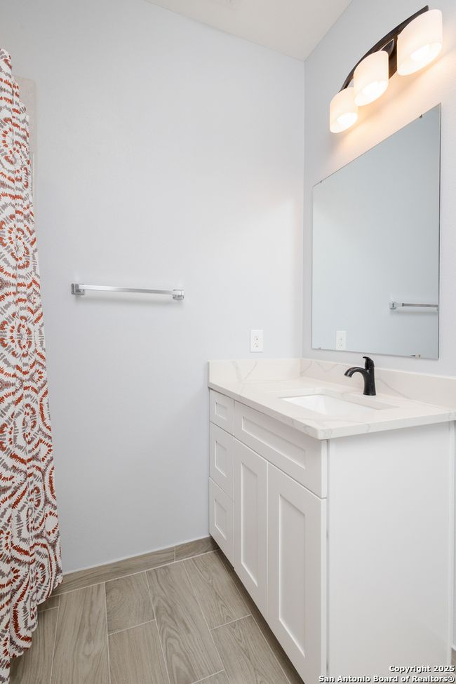 421 Rainbow Dr, House other with 3 bedrooms, 2 bathrooms and null parking in Lakehills TX | Image 21