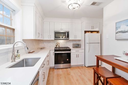 262 Vista Dr, Cedar Knolls, NJ, 07927-2033 | Card Image