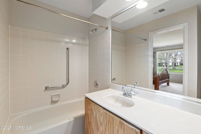 12-1 - 437 Hampton Ct, Condo with 2 bedrooms, 2 bathrooms and 1 parking in Manalapan NJ | Image 15