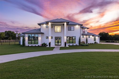 17076 S 31st East Ave, Mounds, OK, 74047-5577 | Card Image