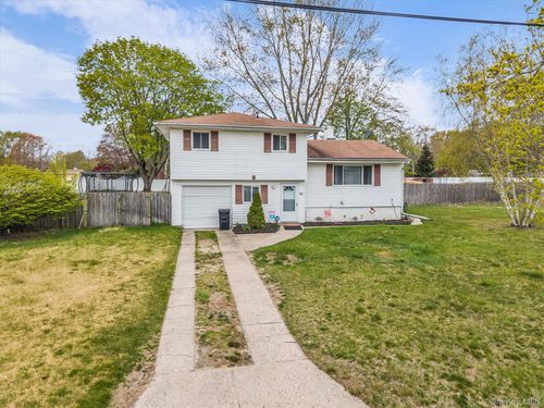 25 Meehan Ln, Coram, NY, 11727-3034 | Card Image