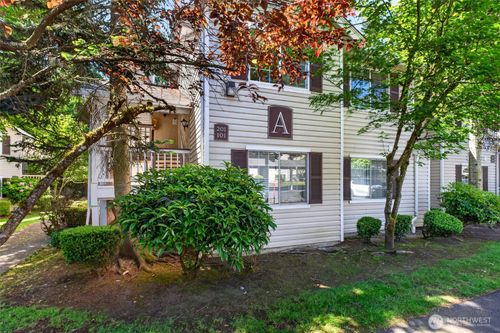 a201-19230 Forest Park Dr Ne, Lake Forest Park, WA, 98155-2476 | Card Image