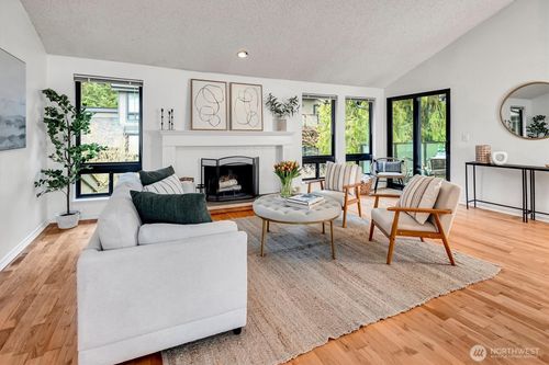 301-1809 N 107th St, Seattle, WA, 98133-8977 | Card Image