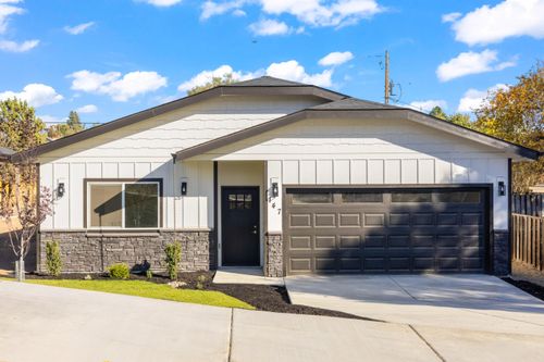 147 Se 16th St, Madras, OR, 97741-2031 | Card Image