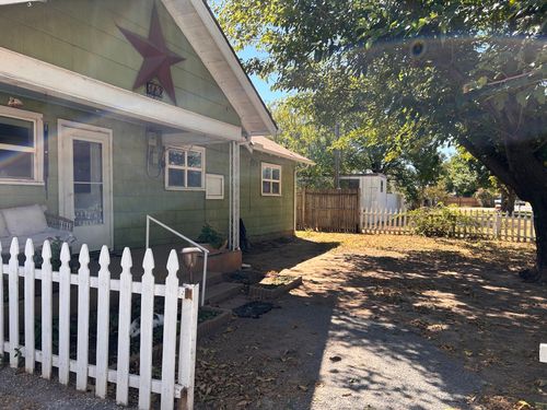 910 Plainview Rd, Seymour, TX, 76380-4163 | Card Image