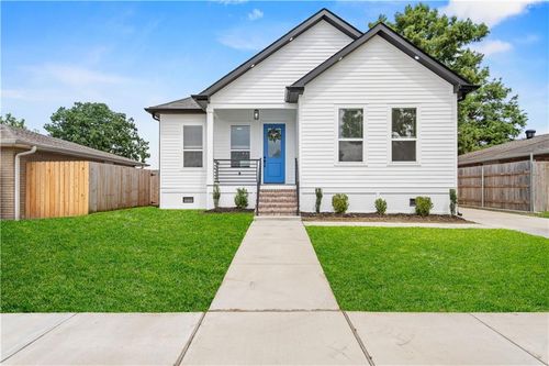 3312 Dauterive Dr, Chalmette, LA, 70043-2402 | Card Image