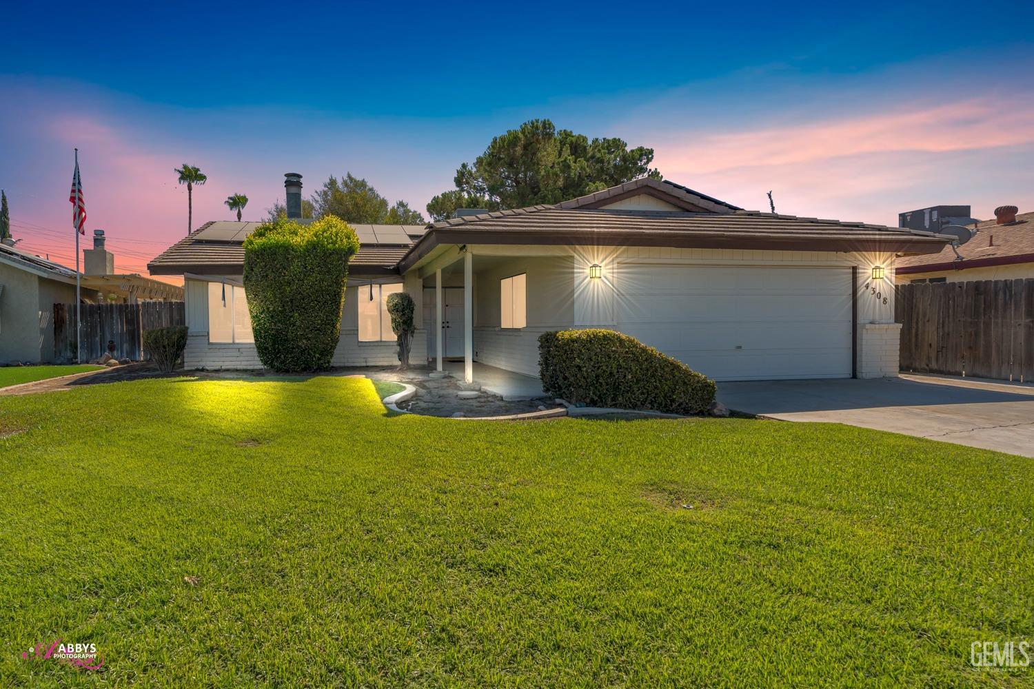 Adel Ct, Bakersfield, CA 93313