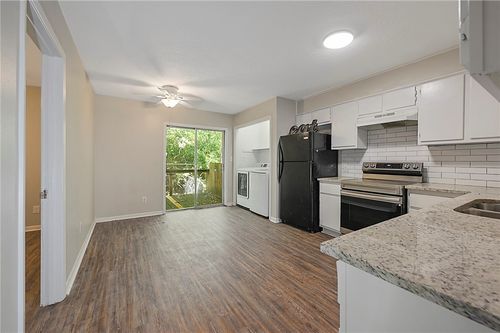 a-2000 Monito Way, Bryan, TX, 77807-2319 | Card Image