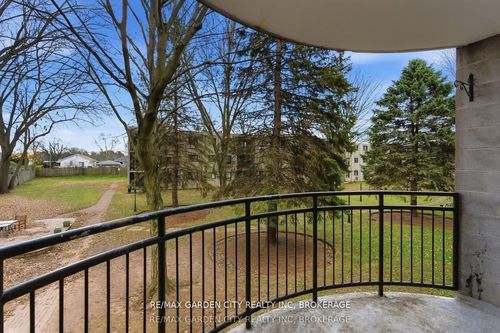 230-4658 Drummond Rd, Niagara Falls, ON, L2E7E1 | Card Image