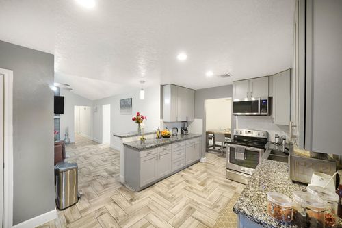 11247 Langdon Ln, Houston, TX, 77072-4915 | Card Image