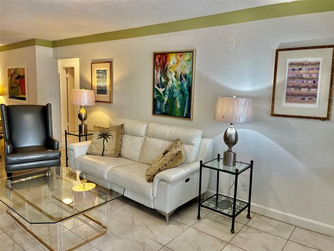 41 - 2607 Ne 8th Ave, Condo with 2 bedrooms, 1 bathrooms and null parking in Wilton Manors FL | Image 1