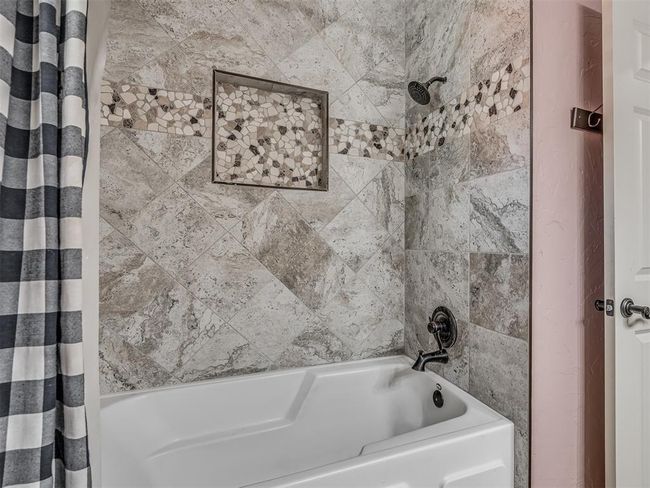 10711 Crystal Creek Dr, House other with 5 bedrooms, 3 bathrooms and null parking in Mustang OK | Image 14