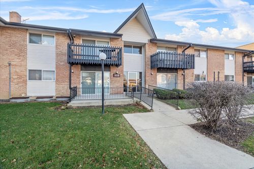 107-20B Kingery Quarter, Willowbrook, IL, 60527 | Card Image