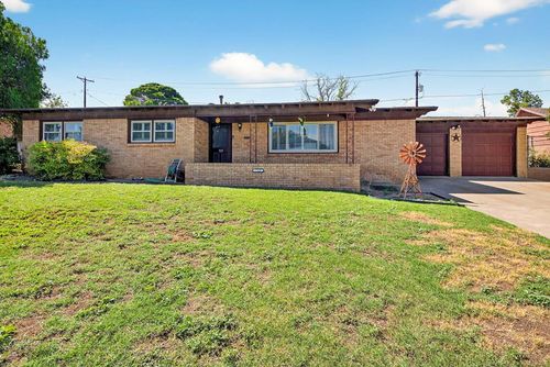 713 Sinclair Ave, Midland, TX, 79705-8918 | Card Image