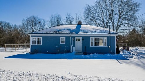 112 Lawson Ave, Acushnet, MA, 02743-2452 | Card Image