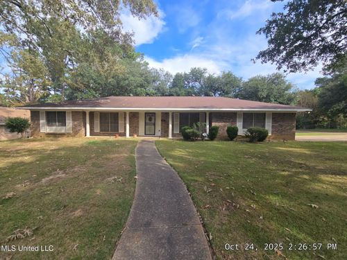 204 Lake Of Pines Dr, Jackson, MS, 39206-3225 | Card Image
