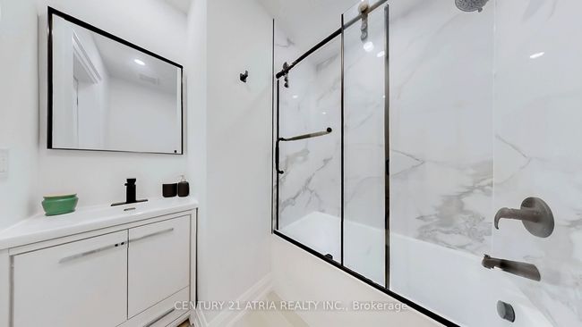 24 Collins Cres, House other with 5 bedrooms, 3 bathrooms and 6 parking in Aurora ON | Image 21