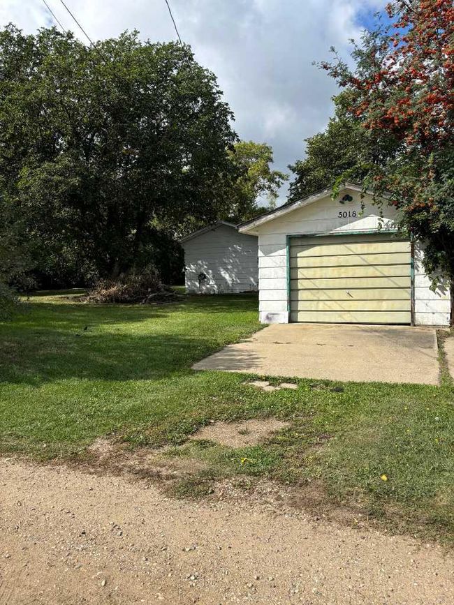 5018 49 St, House other with 2 bedrooms, 1 bathrooms and 2 parking in Sedgewick AB | Image 4
