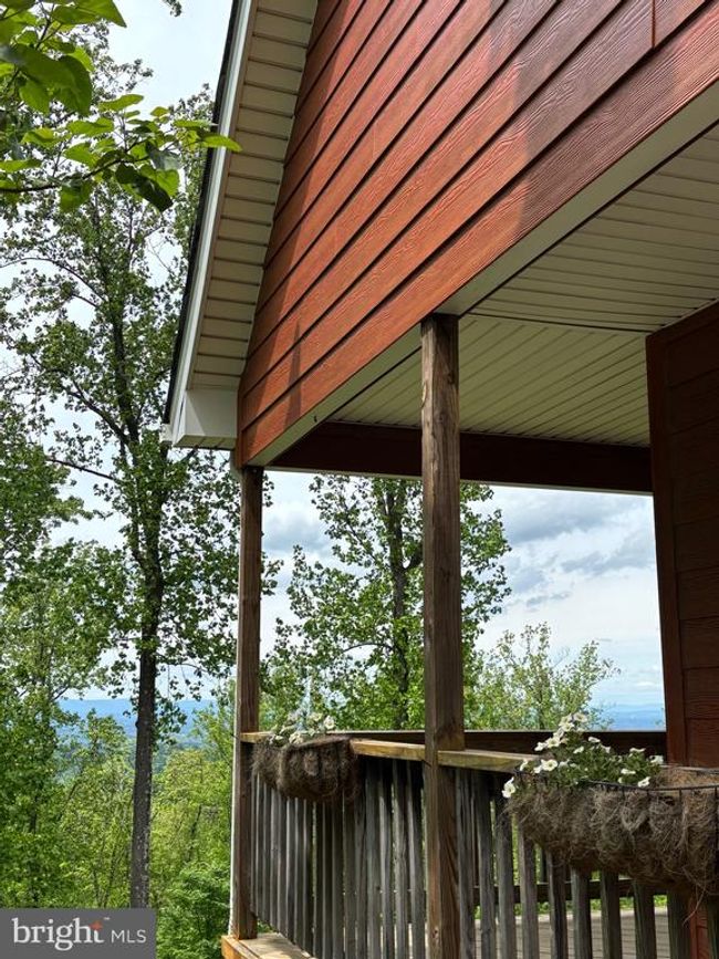 137 Reid Dr, House other with 3 bedrooms, 2 bathrooms and null parking in FRONT ROYAL VA | Image 5