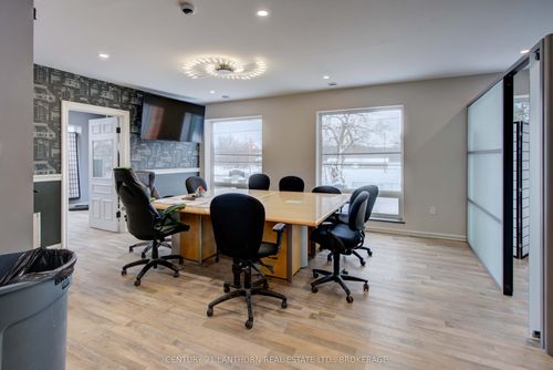 upper-25 Main Street W, Elizabethtown Kitley, ON, K0E1M0 | Card Image