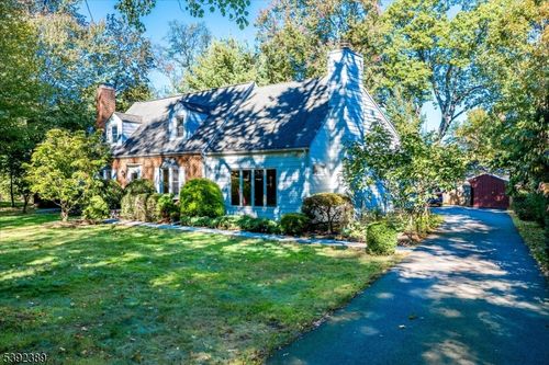 39 Rayle Ct, Metuchen, NJ, 08840-1926 | Card Image