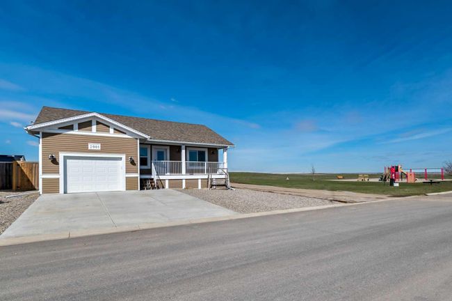 2001 31 Avenue, Home with 4 bedrooms, 2 bathrooms and 2 parking in Nanton AB | Image 28