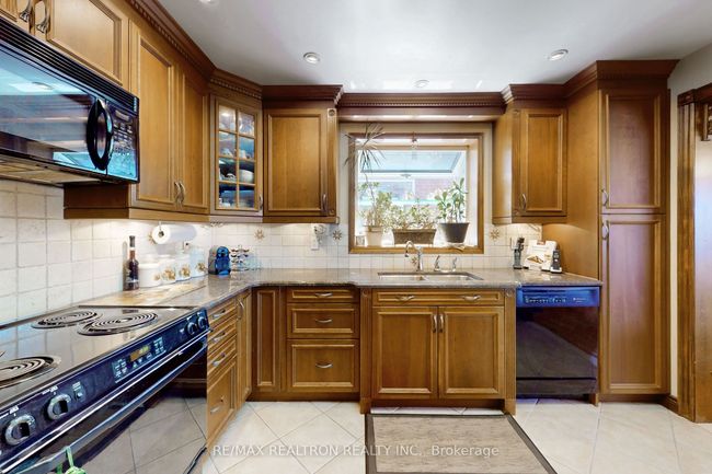 94 Camborne Ave, House other with 4 bedrooms, 2 bathrooms and 5 parking in North York ON | Image 10