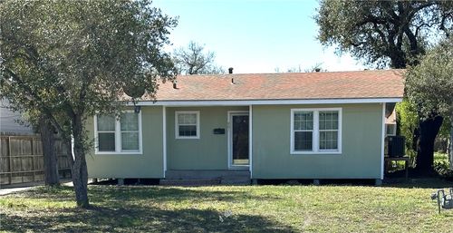 801 W Sinton St, Sinton, TX, 78387-2332 | Card Image