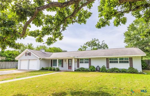 2206 E Loma Vista Ave, Victoria, TX, 77901-4491 | Card Image