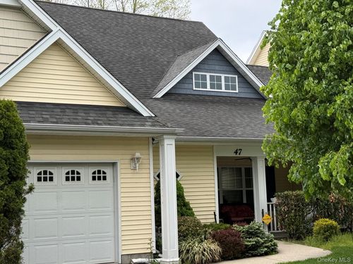 47 Stoneleigh Dr, Riverhead, NY, 11901-3200 | Card Image