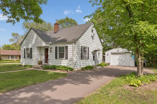133 Ridgewood Dr, Hopkins, MN, 55343-9220 | Card Image