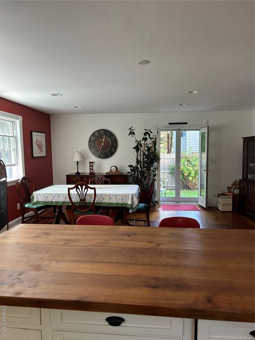 11 W Meadow Ln, Stony Brook, NY, 11790-1034 | Card Image