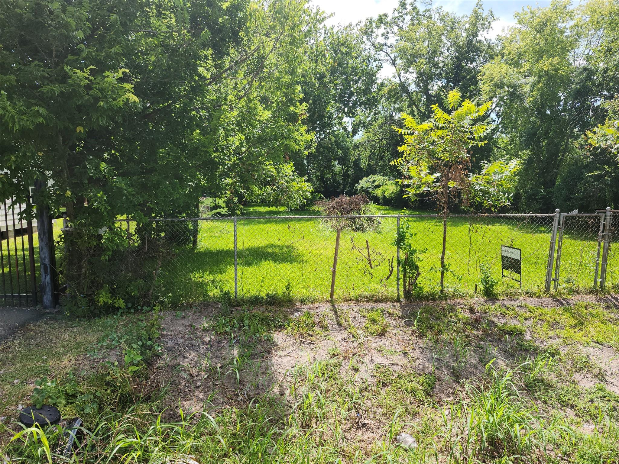 Land in Houston 4