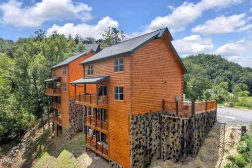 1802 Stone Wood Way, Pigeon Forge, TN, 37862 | Card Image