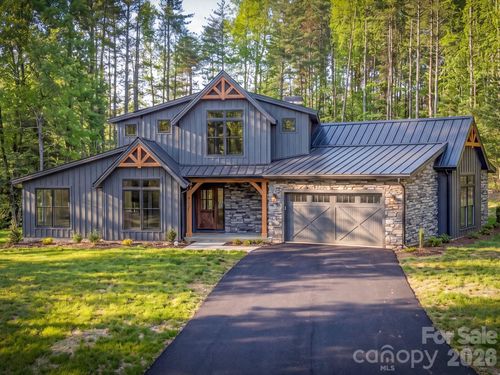 92 Crystal Heights Drive, Hendersonville, NC, 28739 | Card Image