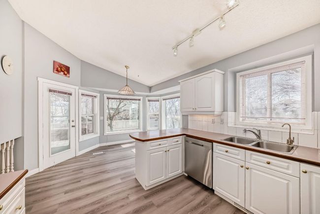 16246 Shawbrooke Rd Sw, House detached with 4 bedrooms, 3 bathrooms and 4 parking in Calgary AB | Image 8