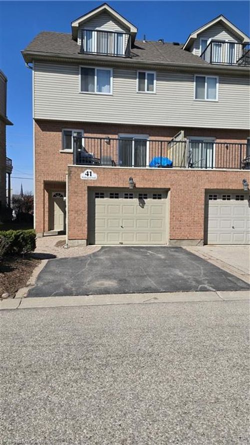 41 Wellington St, Cambridge, ON, N1R3Y6 | Card Image