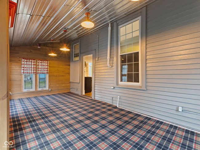 interior space | Image 16