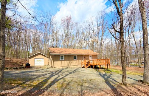 239 Fawn Lake Dr, Hawley, PA, 18428-4011 | Card Image
