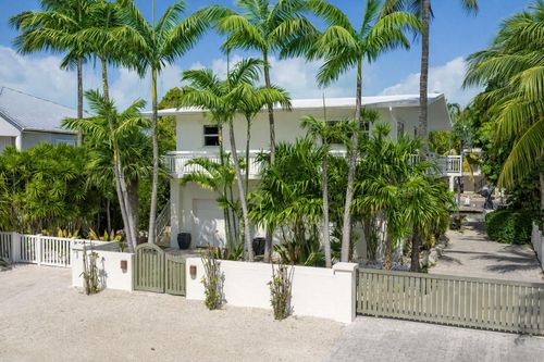 115 Harbor Ln, Tavernier, FL, 33070-2407 | Card Image