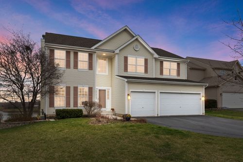 335 Cross Creek Ln, Lindenhurst, IL, 60046-7922 | Card Image