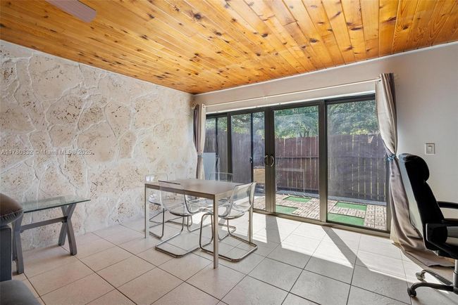 APT-33 - 3200 Nw 5 Th Ter, Townhouse with 2 bedrooms, 2 bathrooms and null parking in Pompano Beach FL | Image 7